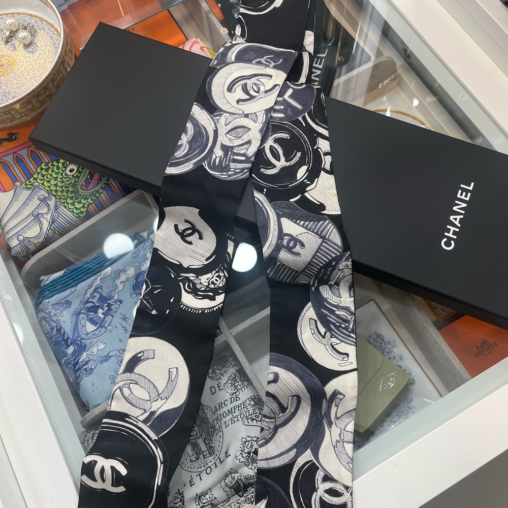 Authentic Chanel Silk Scarf Twilly